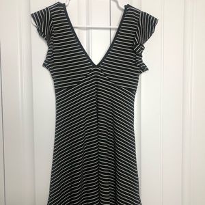 Stripped V-neck short dress
